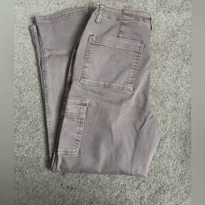 Universal Thread Women’s Cargo Pants in Taupe